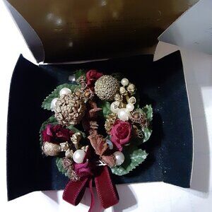 Potpourri Wreath Pin Brooch